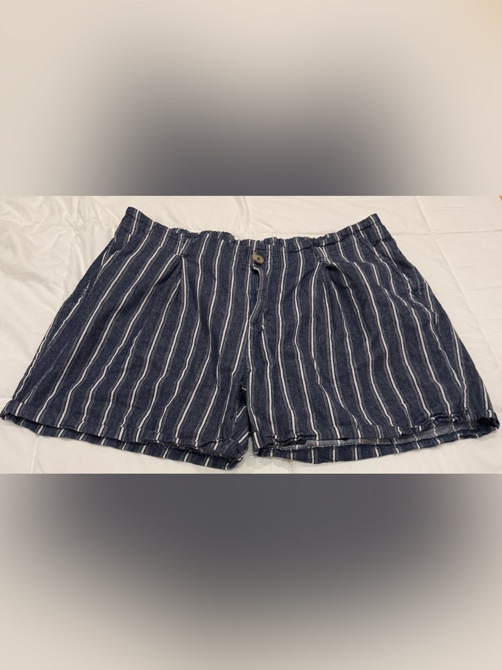 Taxi Brand Blue & White Vertical Striped Pleated Shorts 1X